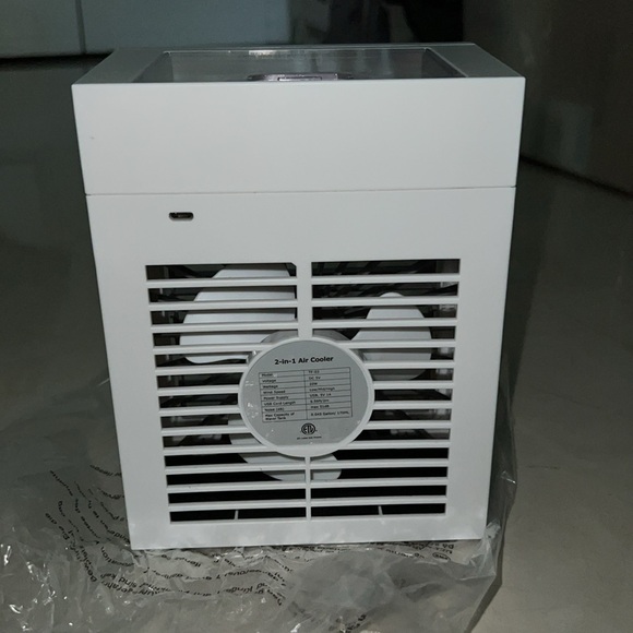 2-in-1 Mini Portable Cooler. - Picture 13 of 14